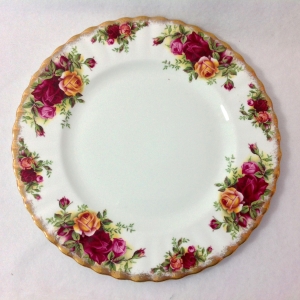Vintage Royal Albert Old Country Roses plate